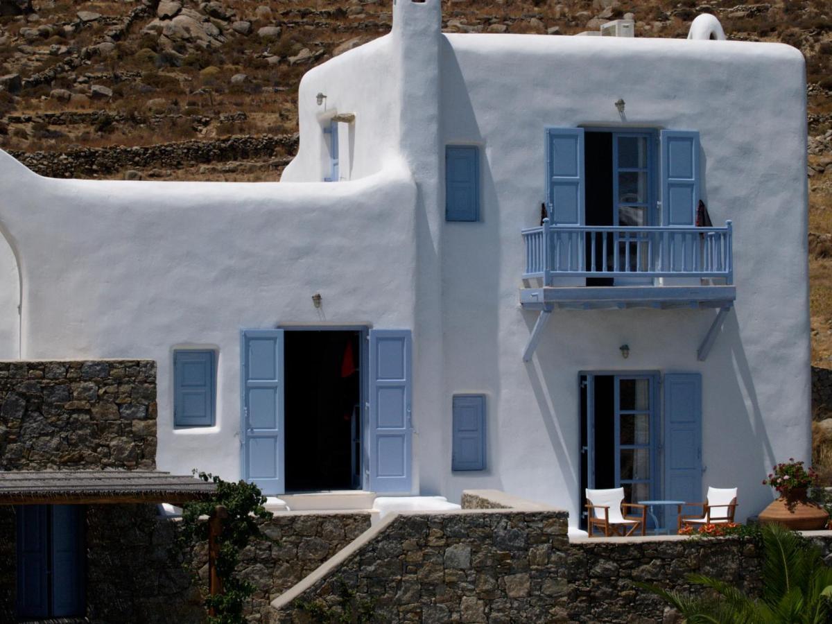 Villa Nama *